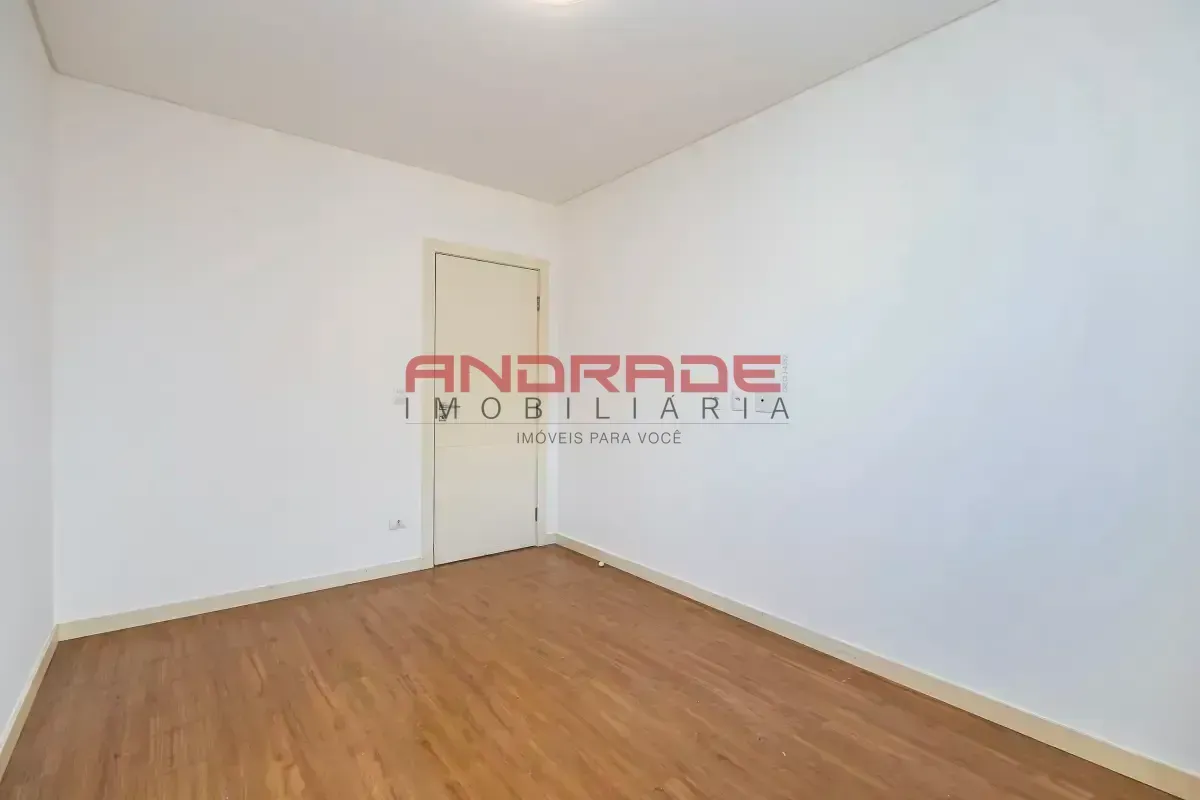 Apartment with 3 bedrooms and glass balcony — photo 29