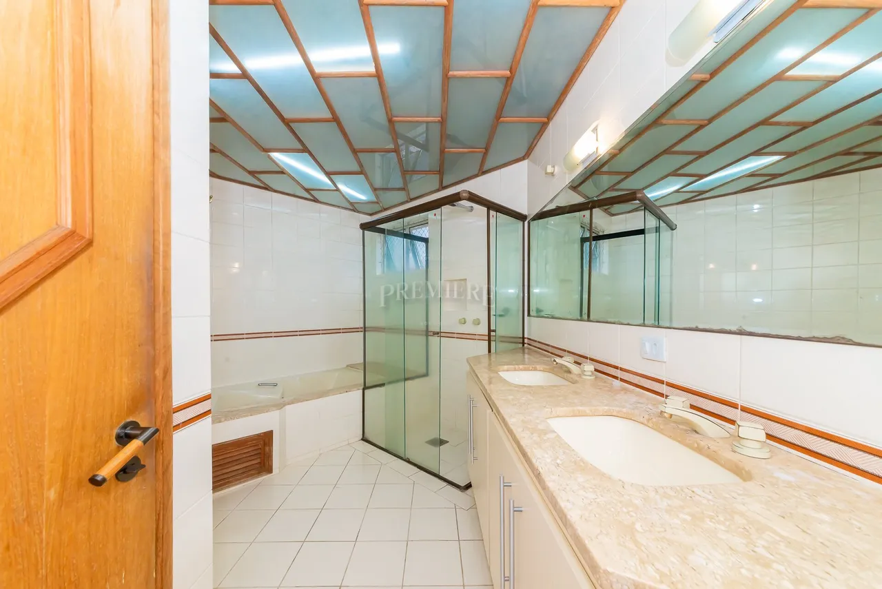 Apartamento de 4 dormitorios con balcón, 265 m² y 2 plazas — photo 18