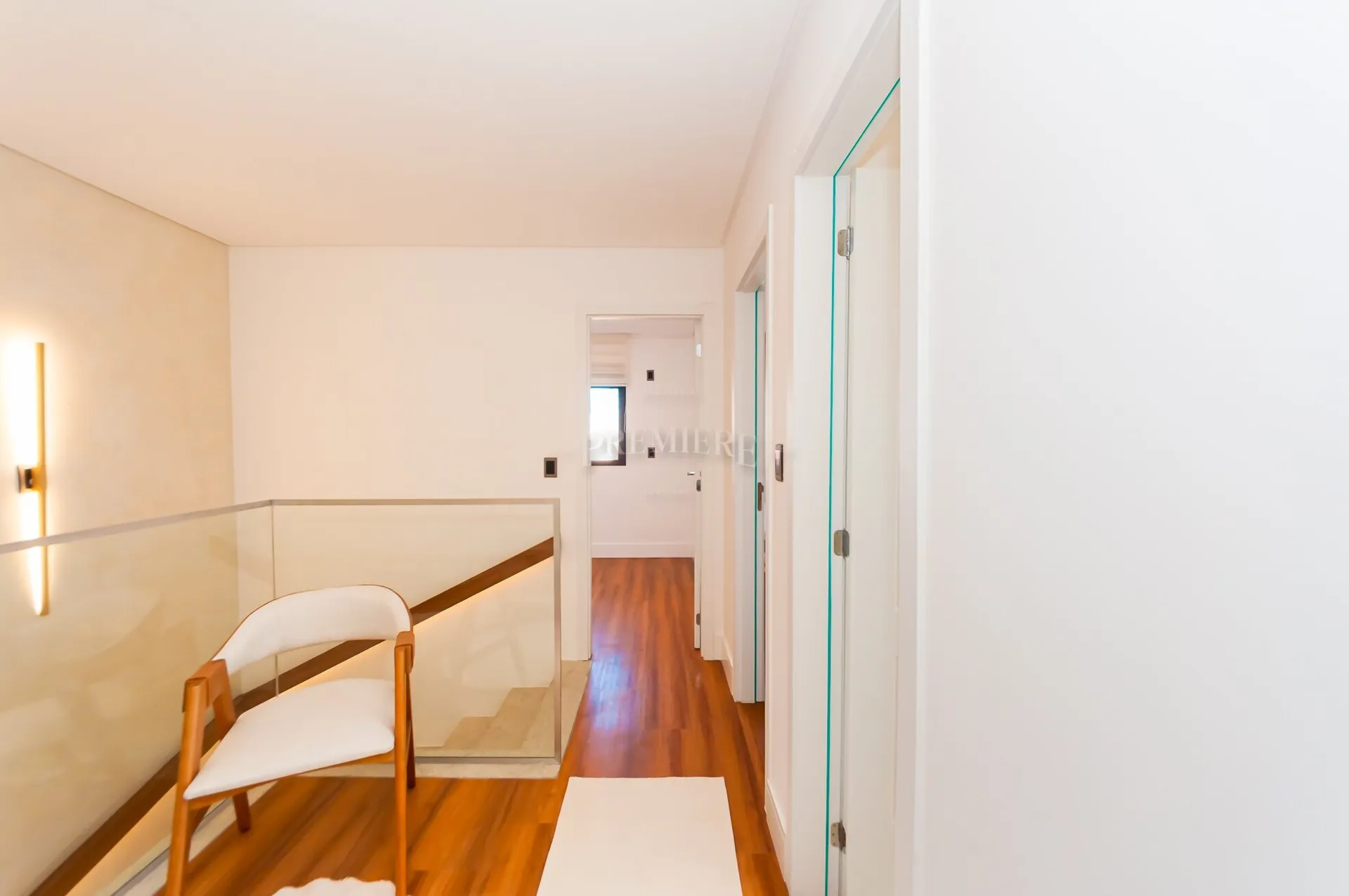 Furnished apartment, 151 m², with floor-to-ceiling windows — photo 35