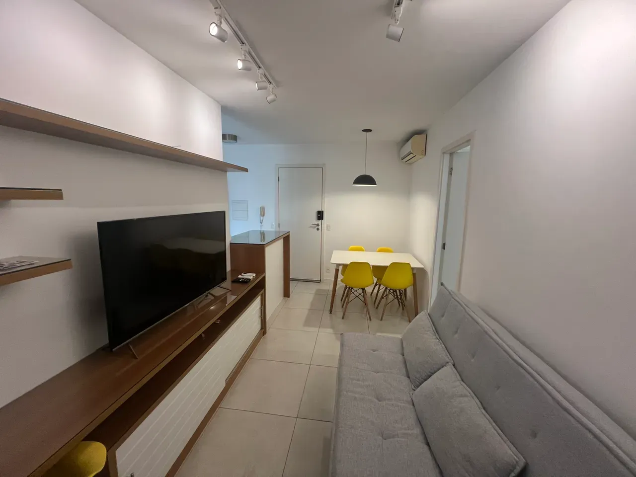 Мебльована квартира 46 м² з 1 спальнею-сюїтом — photo 4