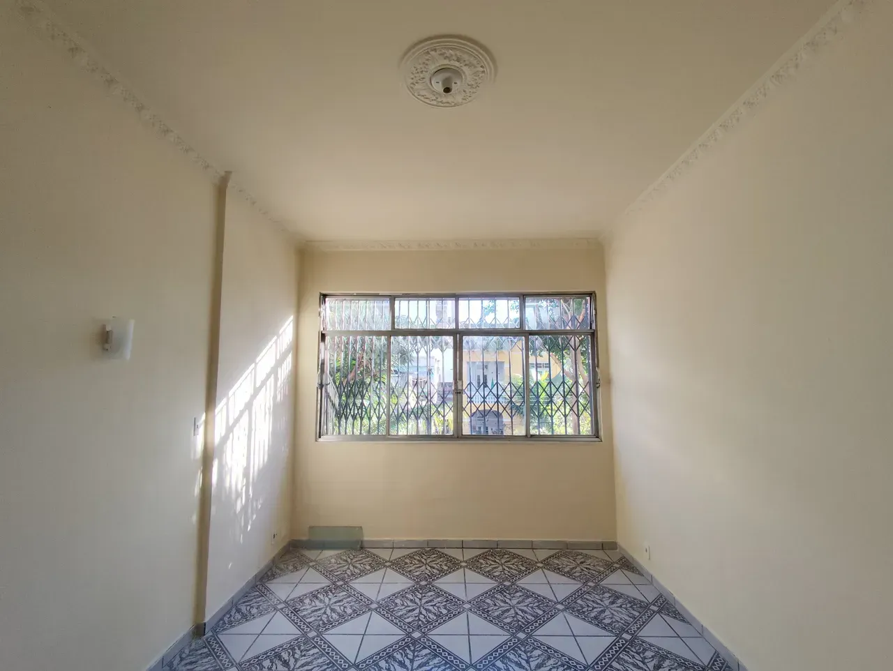 Unfurnished apartment with 3 bedrooms and 1 bathroom — photo 7