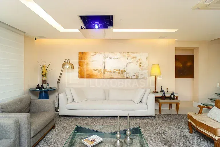 Furnished 360 m² apartment with 4 en-suite bedrooms