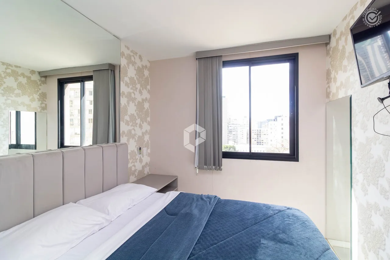 1-bedroom apartment with an open-plan kitchen — photo 12