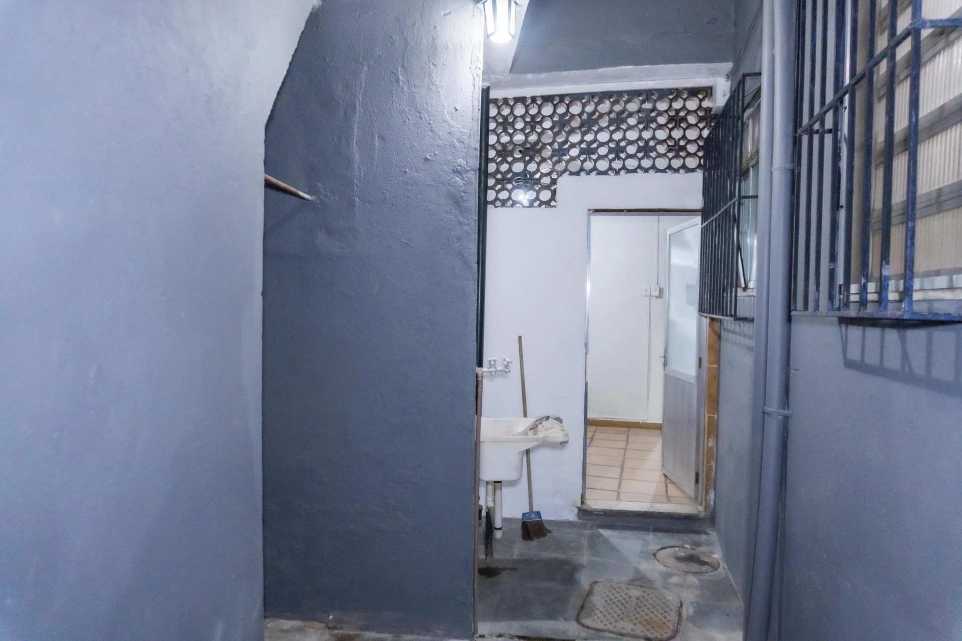 House with 1 bedroom and a separate kitchen — photo 4