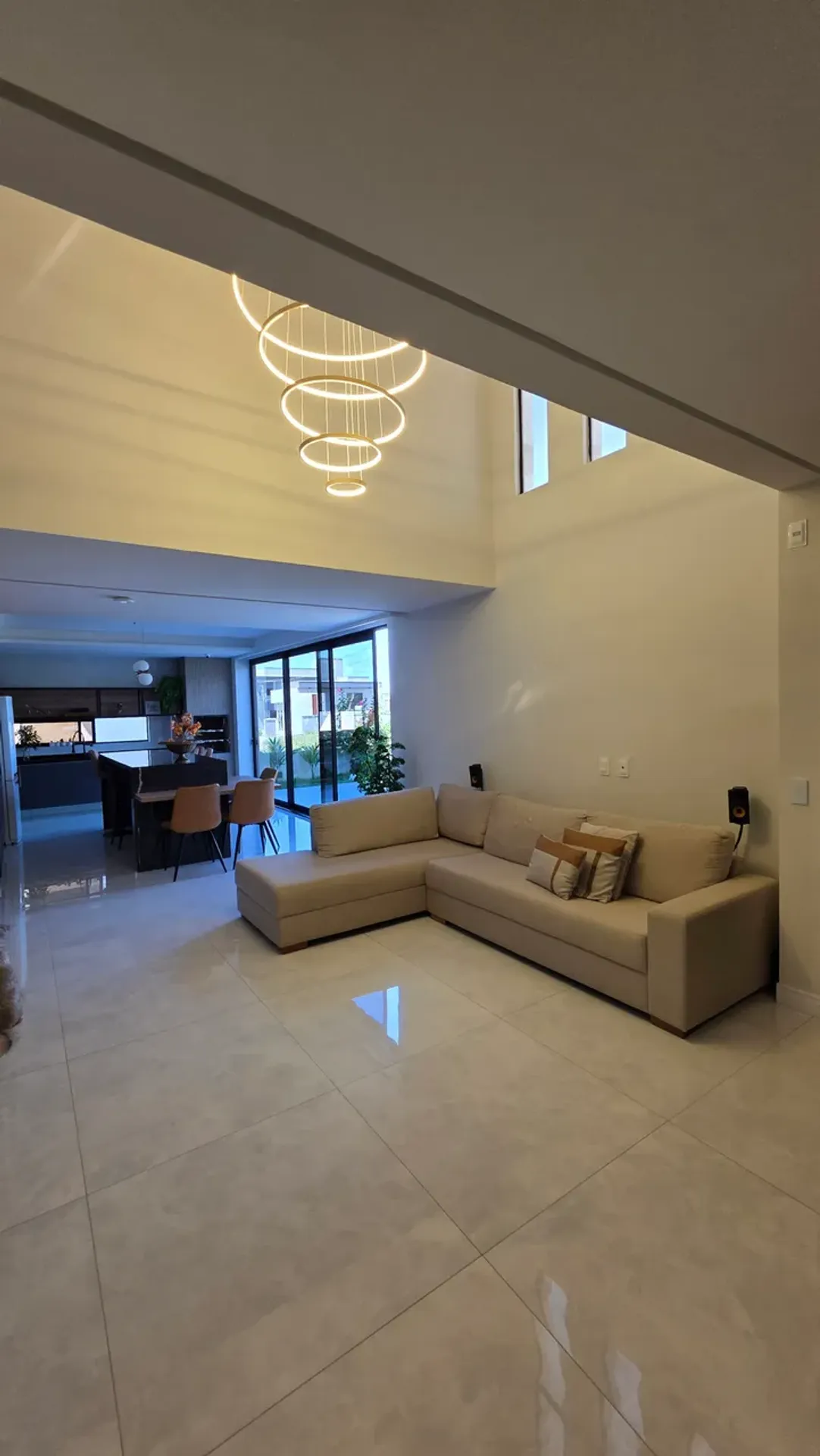 Furnished house with balcony and open-plan kitchen — photo 4