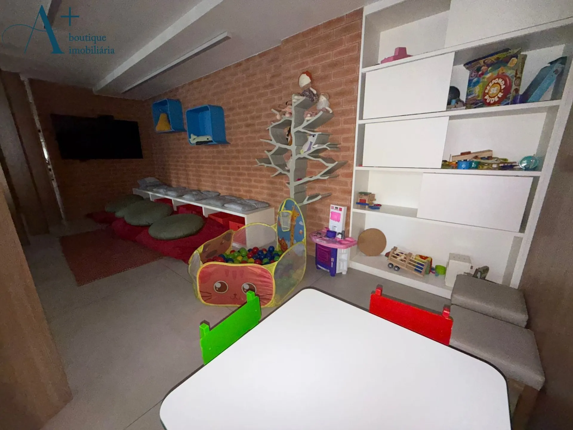 Furnished apartment with open-plan kitchen and 2 bedrooms — photo 28