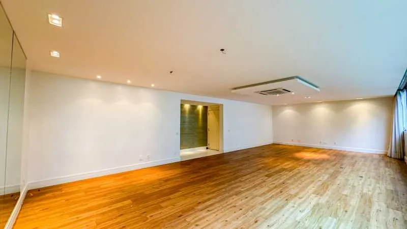 Floor-to-ceiling windows in a 4-bedroom apartment, 266 m² — photo 5