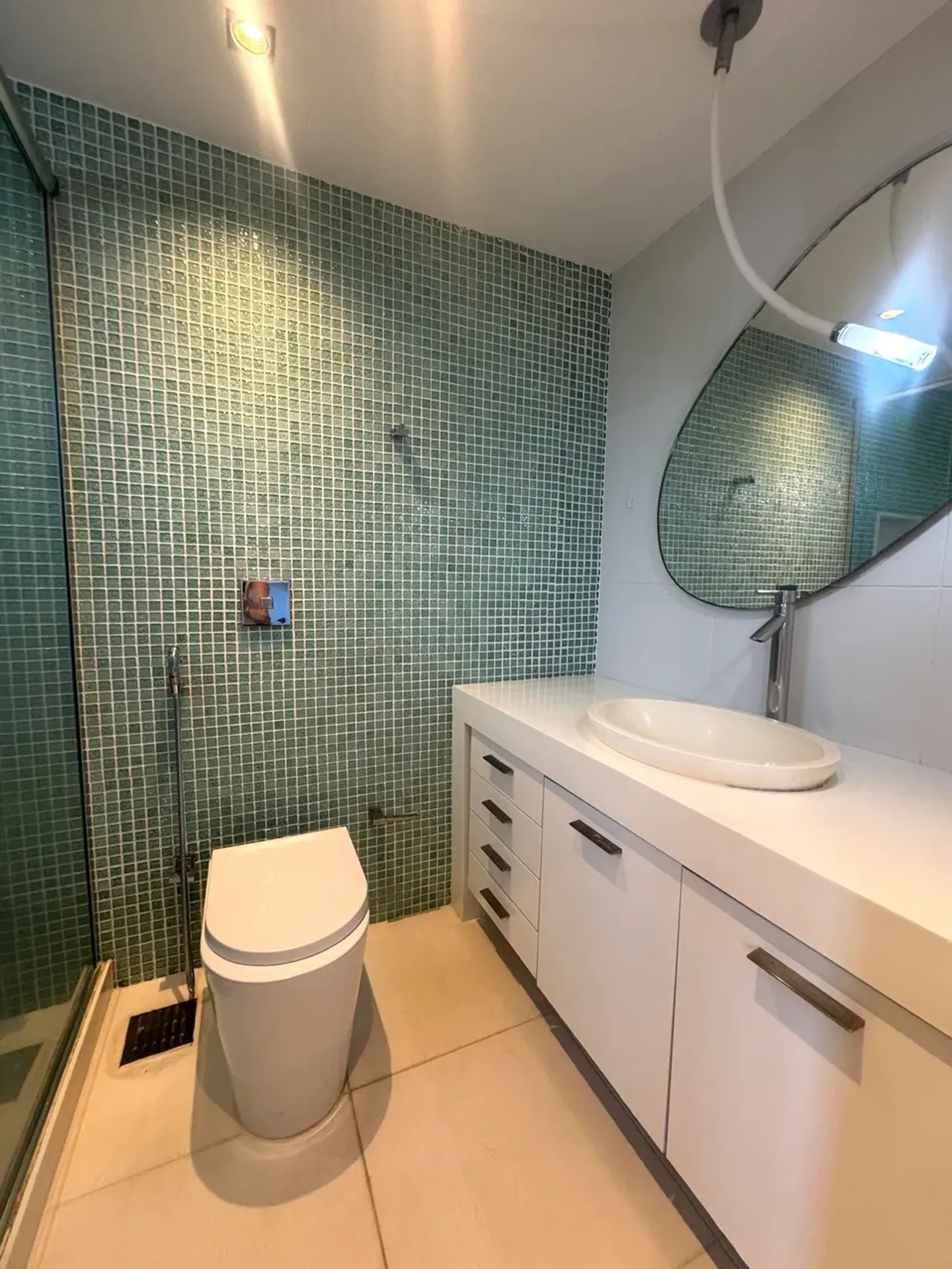 335 m² apartment with a glass-enclosed balcony and a jacuzzi — photo 26