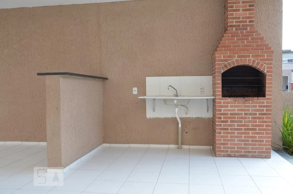 Balcony with a grill in a 2-bedroom apartment, 45 m² — photo 23