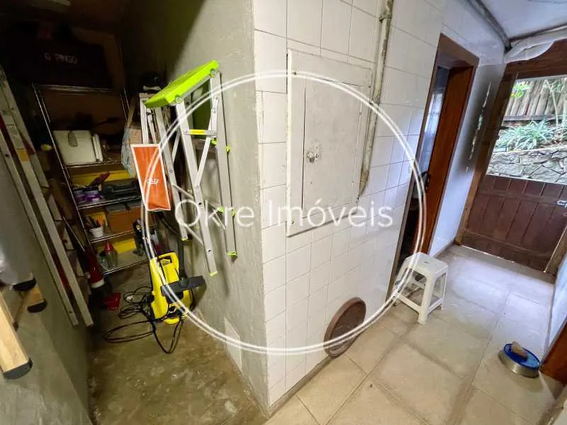 House in a gated community with 4 bedrooms and 5 baths — photo 44