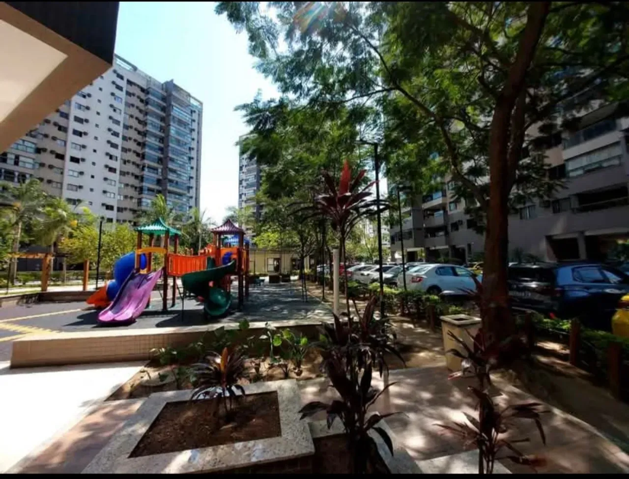Furnished 2-bedroom apartment with en-suite and parking — photo 49