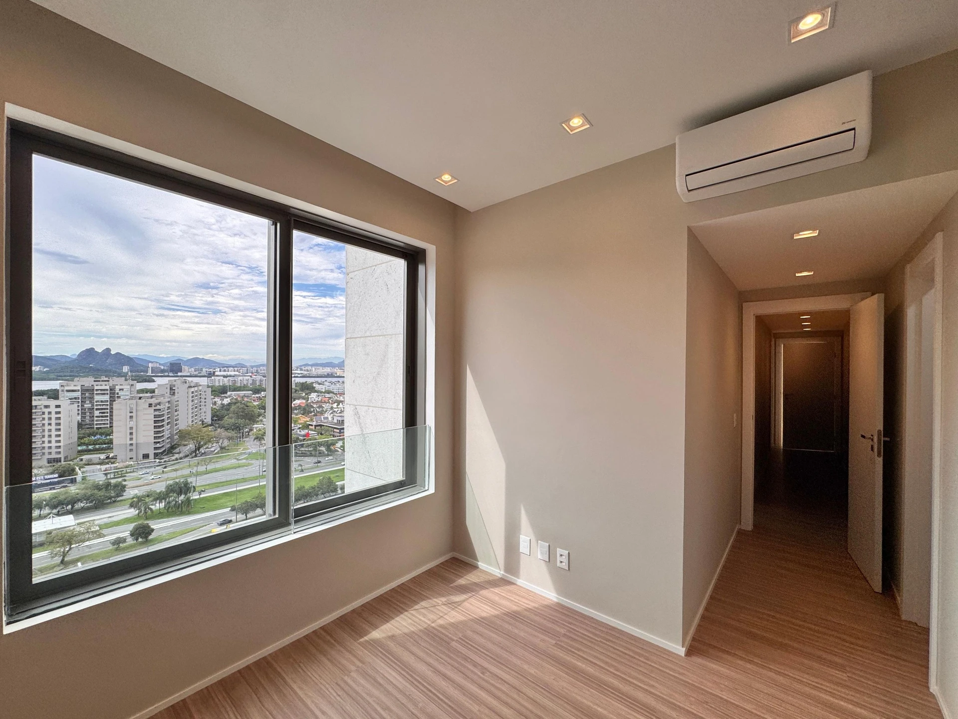 Furnished apartment with 3 en-suite bedrooms and balcony — photo 16