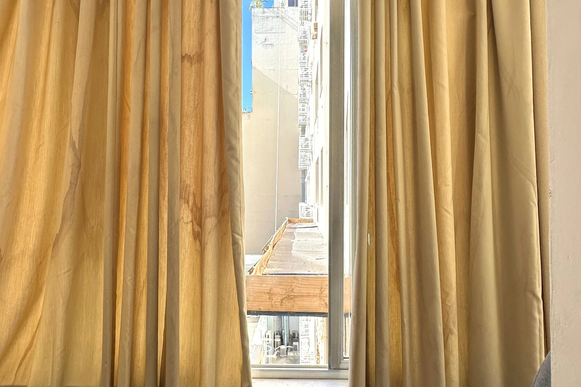 Furnished apartment with 3 bedrooms and a balcony — photo 36
