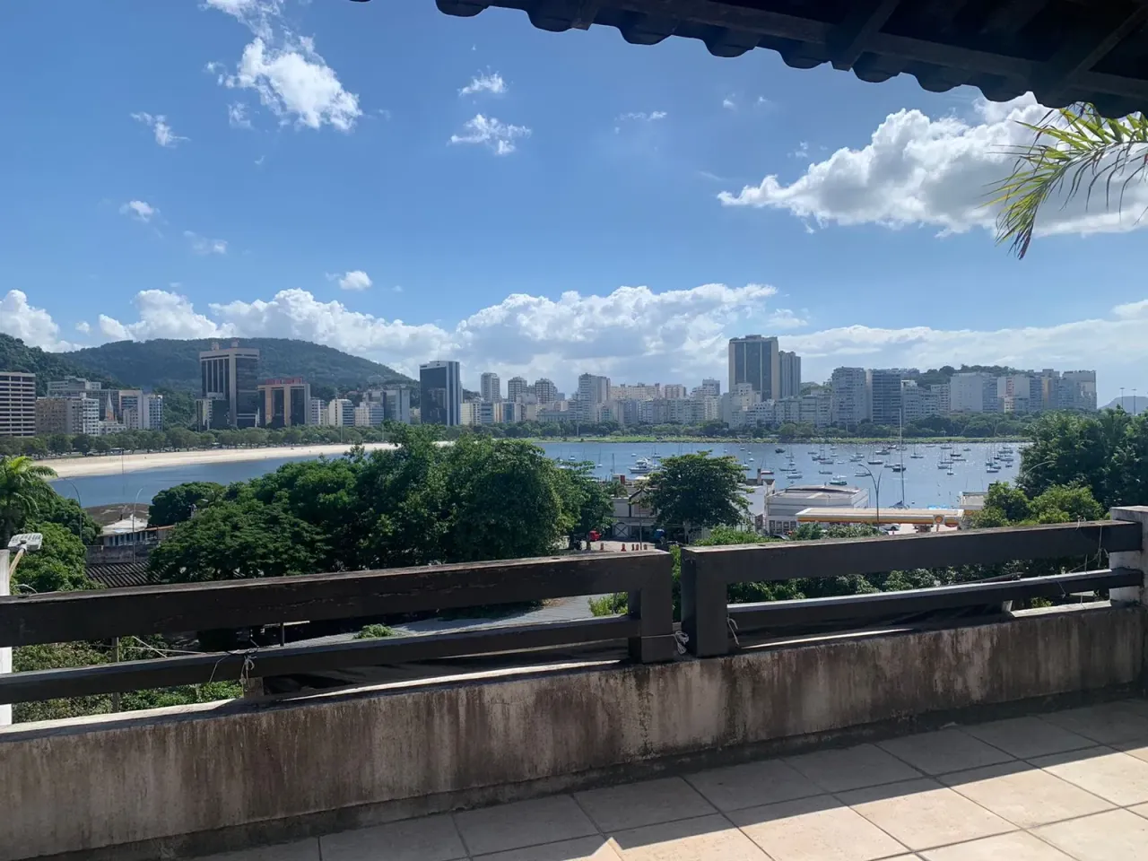 Casa com 5 dormitórios e 5 banheiros, com 5 vagas