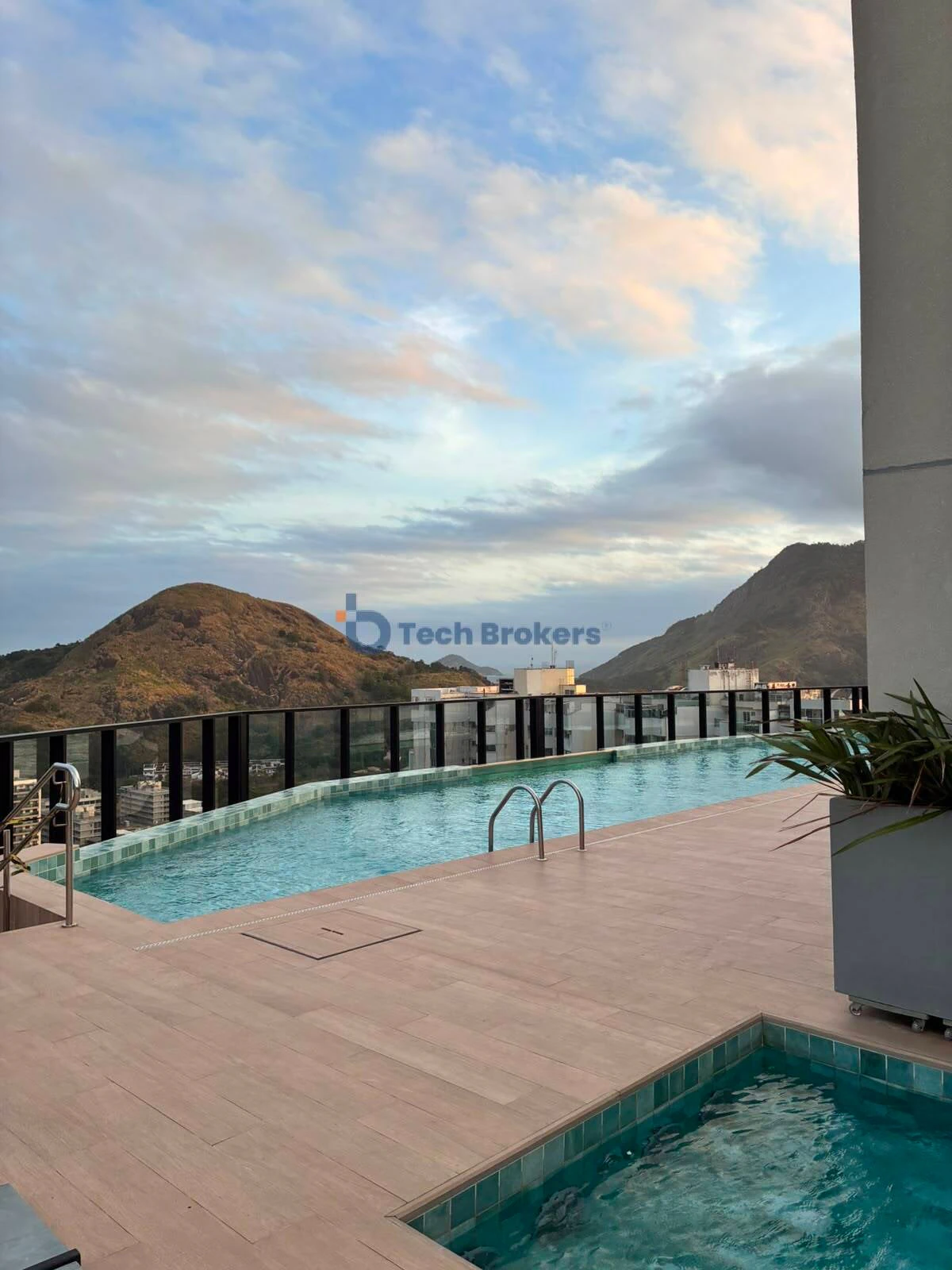 2-bedroom apartment with a glass-enclosed balcony — photo 25