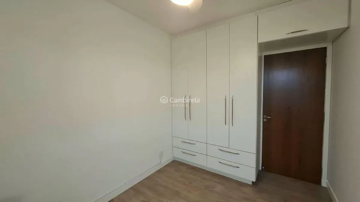2-bedroom apartment with wood or laminate floors — photo 4