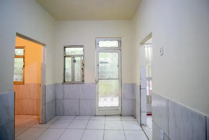 House with 1 bedroom and a separate kitchen — photo 8