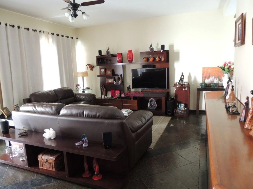 Mountain view in a 4-bedroom house, 431 m² — photo 3