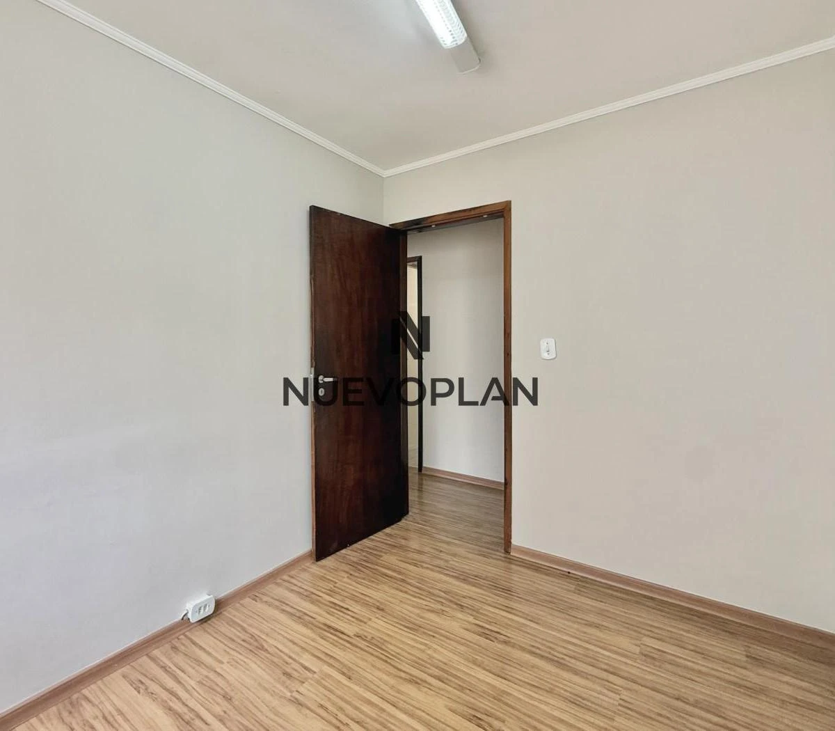Wood or laminate floors in a 3-bedroom apartment, 78 m² — photo 20