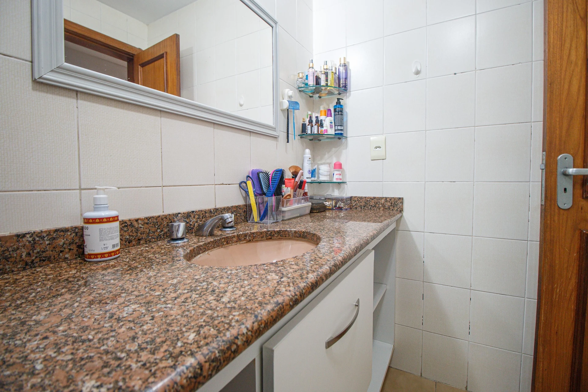Furnished 2-bedroom apartment with 2 bathrooms and pet-friendly policy — photo 33