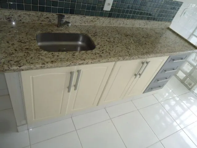 2-bedroom unfurnished apartment with separate kitchen — photo 9