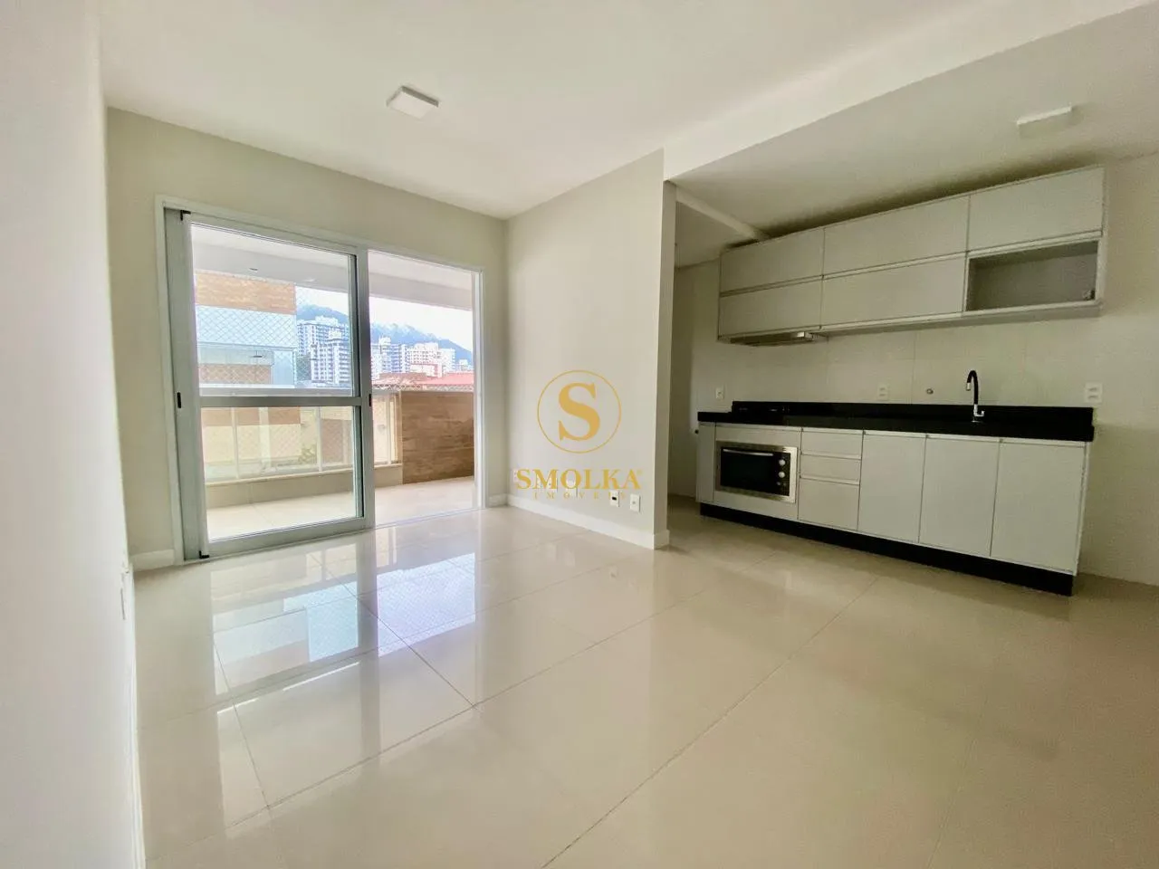 Balcony with a grill in a 2-bedroom apartment, 75 m²