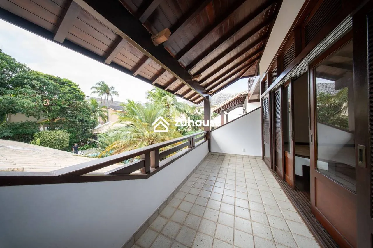 Casa de 5 quartos com janelas do piso ao teto — photo 42