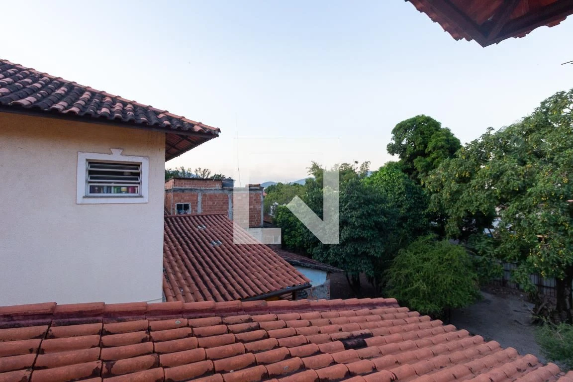 200 m² house with a private BBQ and a private pool — photo 60