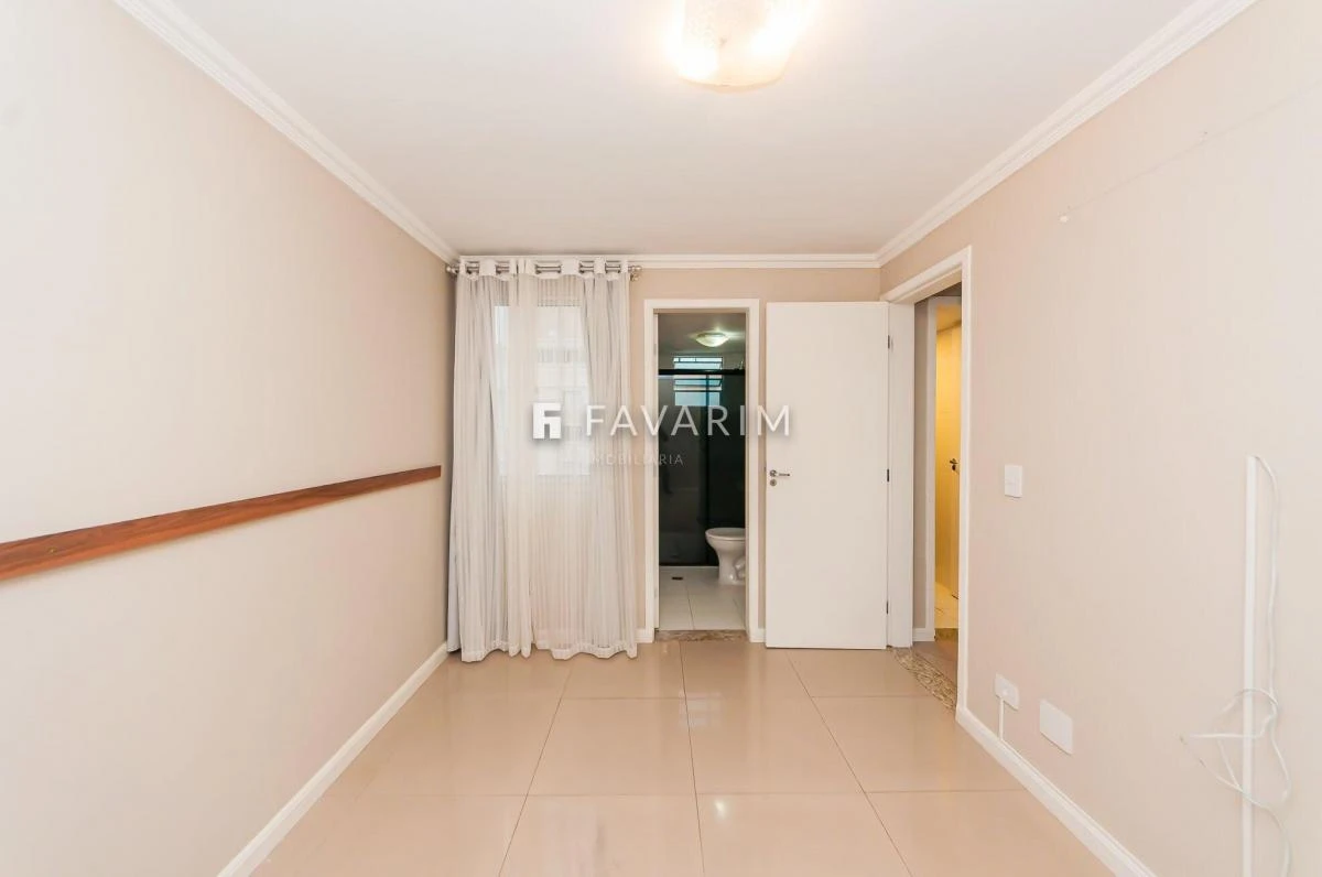 3-bedroom apartment in a building with a pool — photo 28