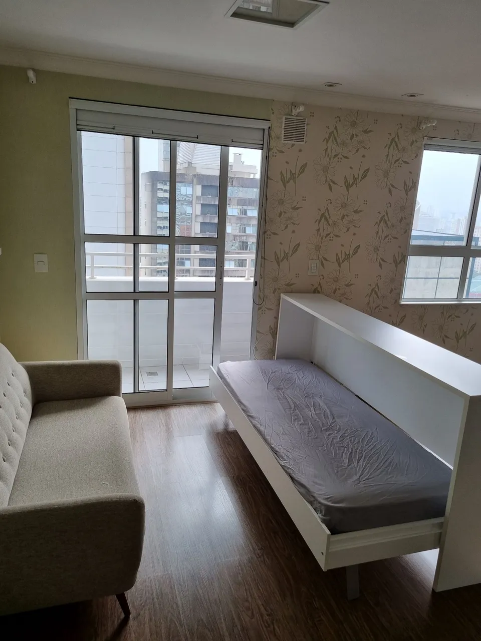 Furnished studio apartment with 1 bedroom and 1 bathroom — photo 3
