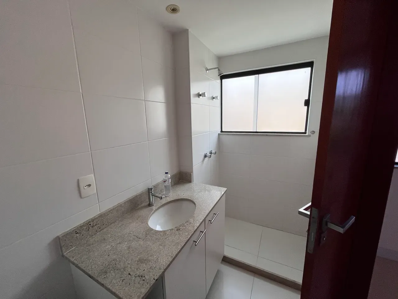 180 m² house with a walk-in closet and a mountain view — photo 28