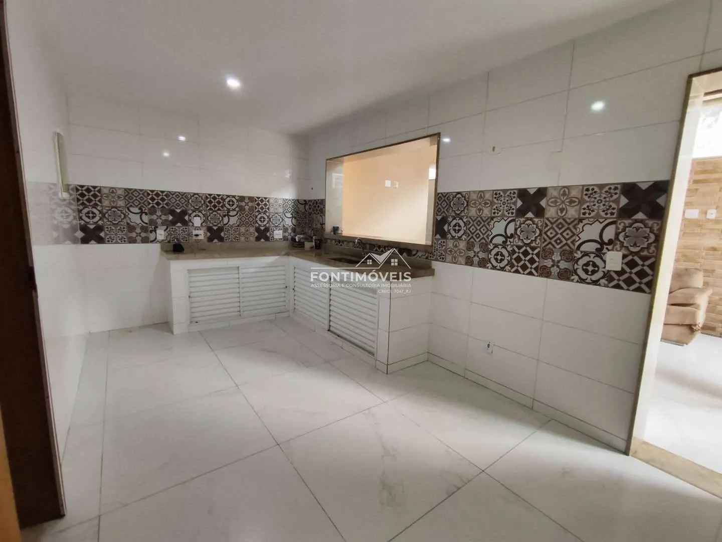 Bathtub in a 4-bedroom house, 139 m² — photo 15