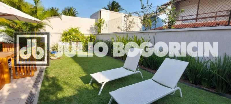Furnished 324 m² house with 5 bedrooms and 6 bathrooms — photo 2