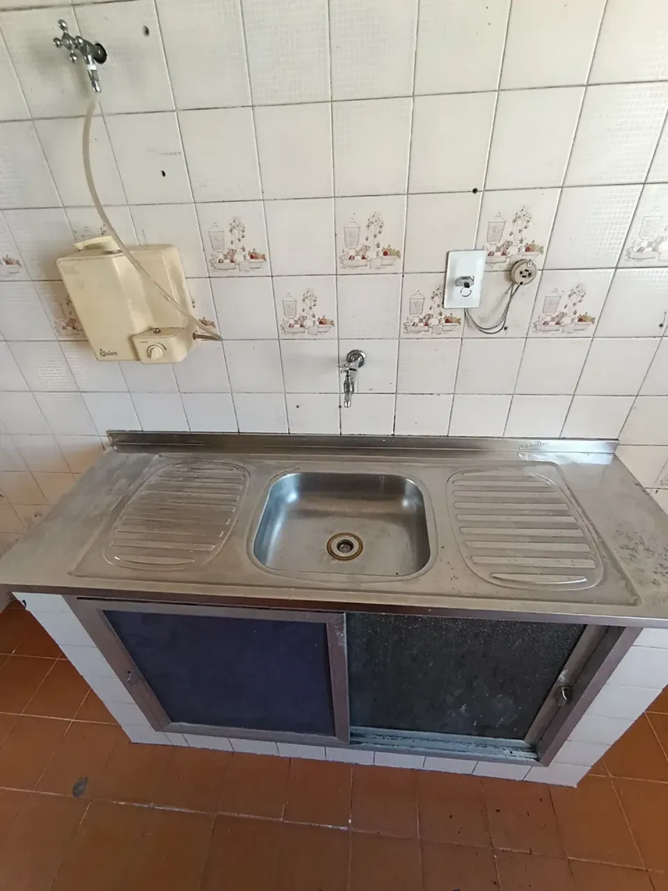 Apartment with 2 bedrooms and a glass shower enclosure — photo 19