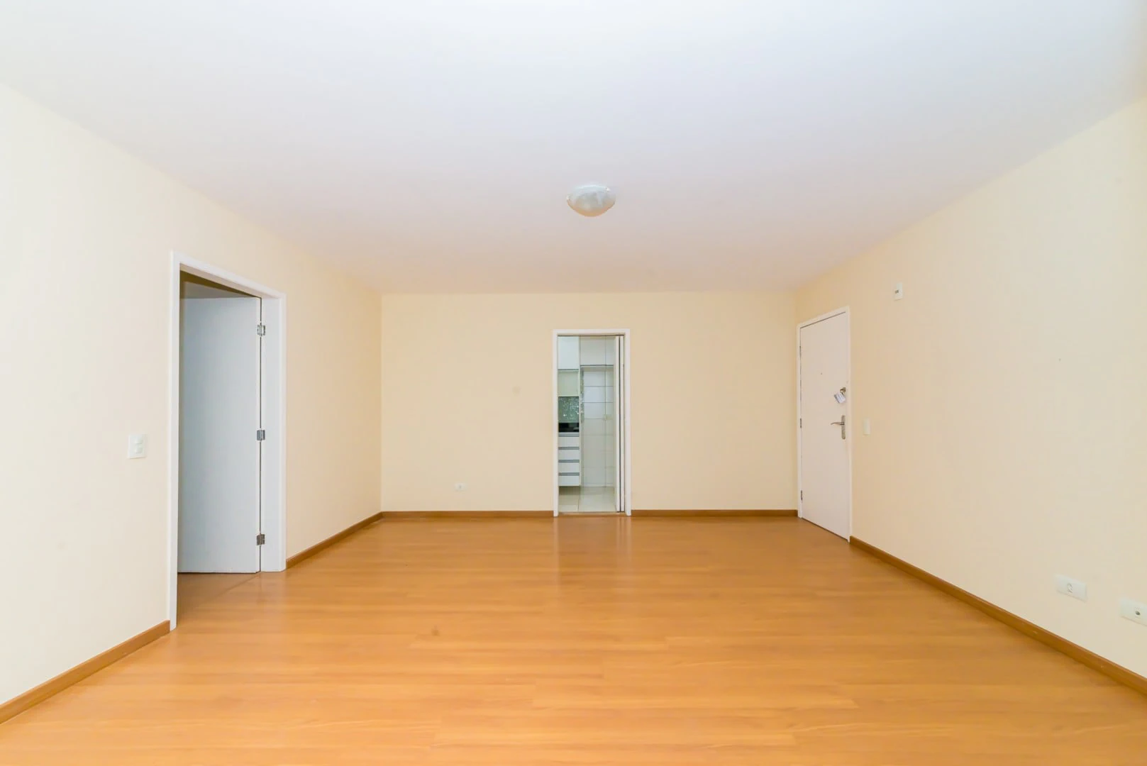Apartamento com piso de madeira ou laminado, Cabral — photo 8
