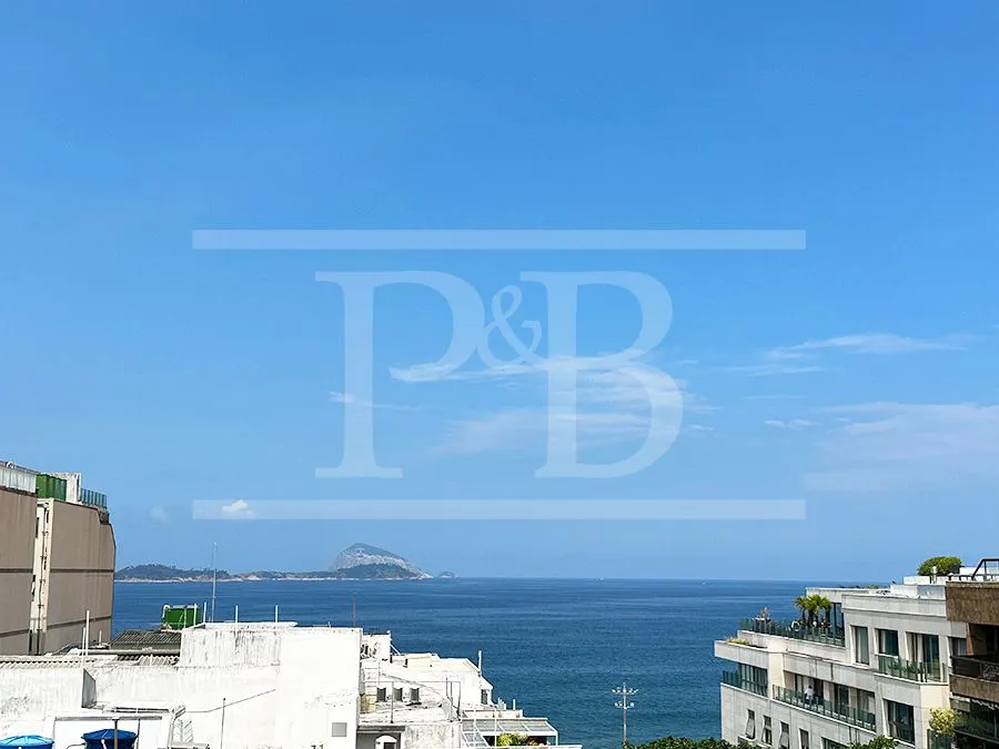 4-bedroom apartment with an enclosed glass balcony — photo 13