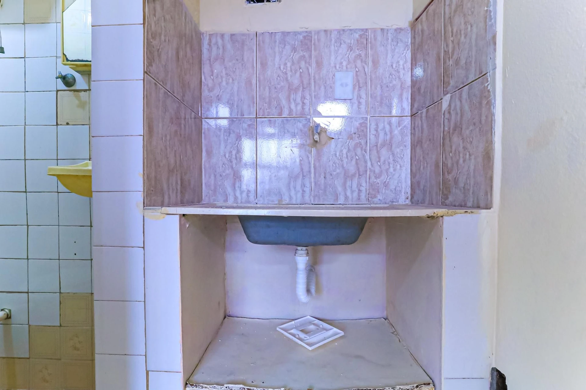 Kitnet de 1 quarto com varanda e vaga