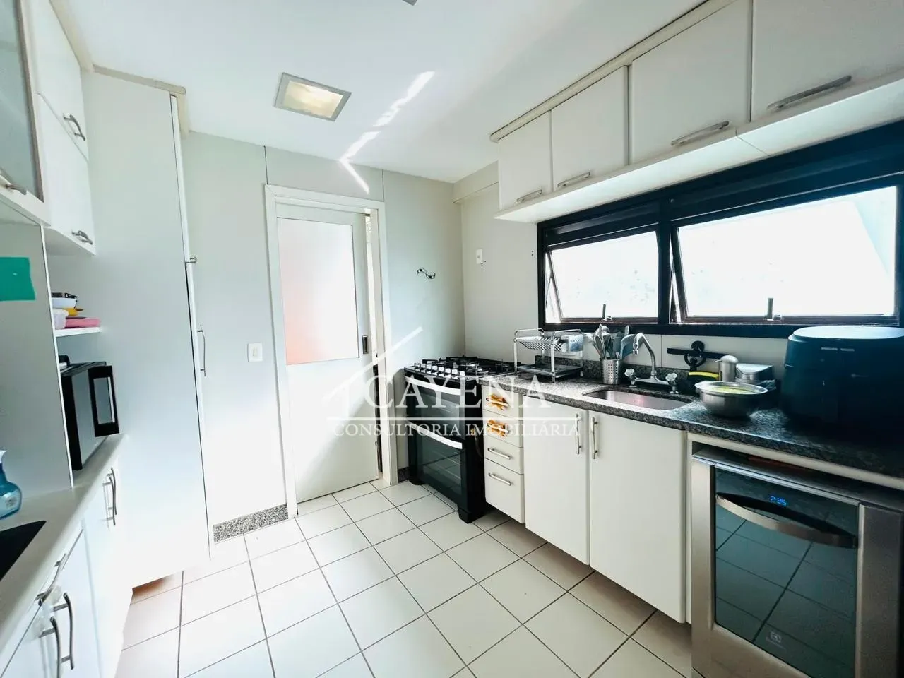 4-bedroom apartment with a dishwasher — photo 12