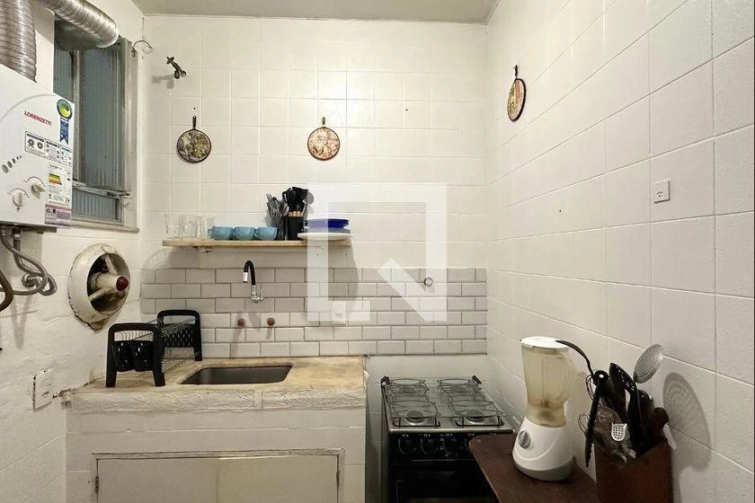 Apartamento de 2 quartos com piso de madeira ou laminado — photo 6