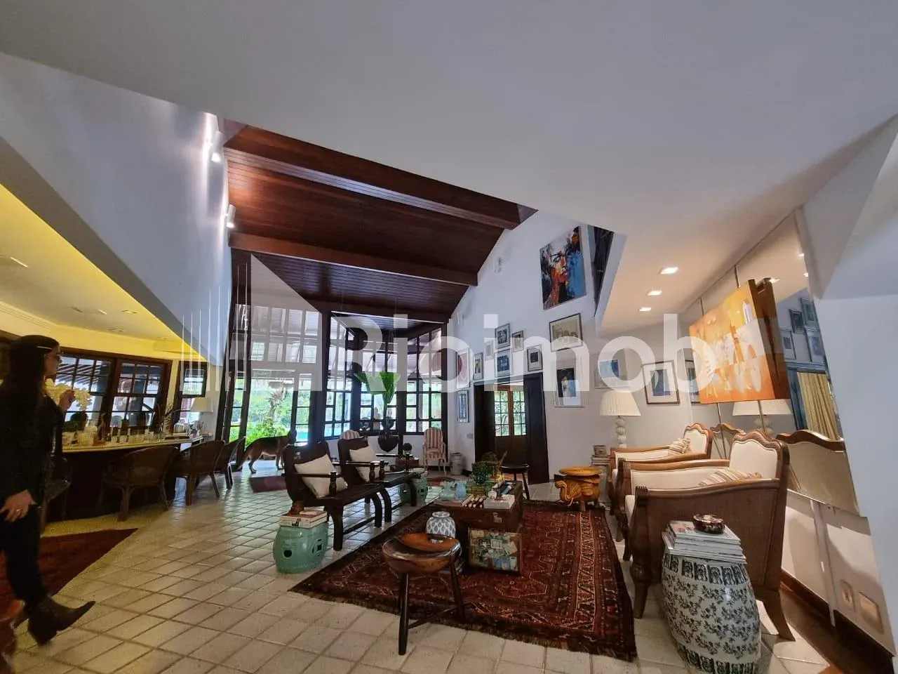 Furnished house with 5 bedrooms and 5 bathrooms — photo 12