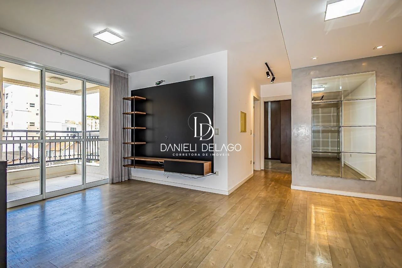 2-bedroom apartment with 2 parking spots and balcony