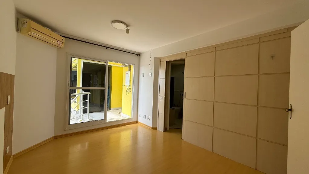 3-bedroom house with a bathtub in Curitiba — photo 19