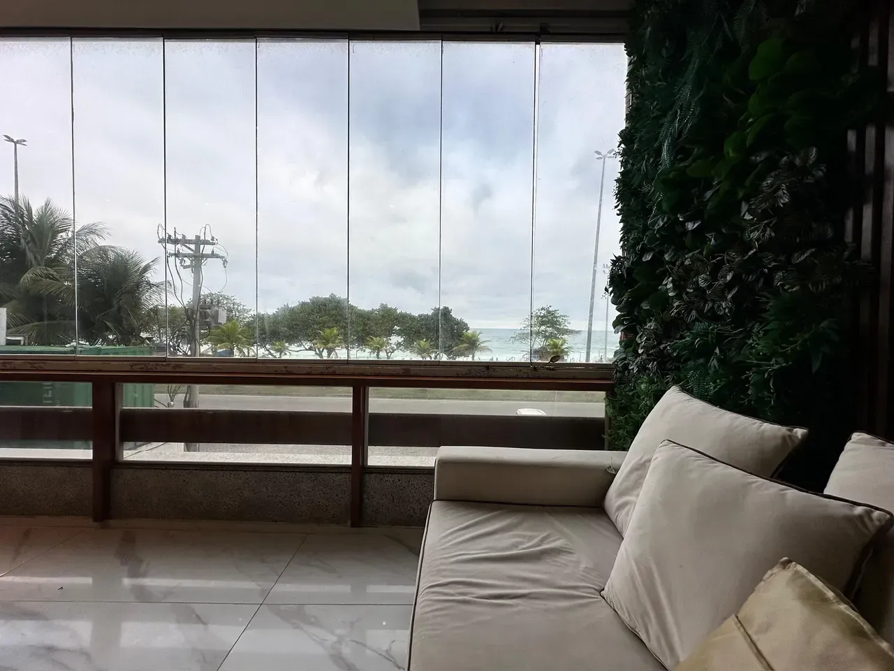 Furnished 250 m² apartment with 4 bedrooms and 5 bathrooms — photo 49