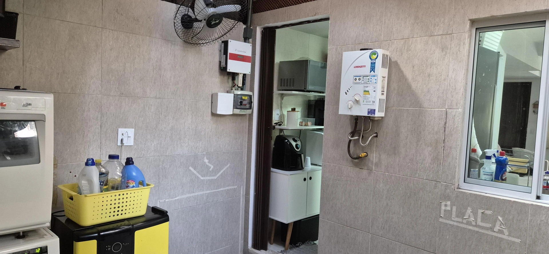 30 m² studio with a washing machine and a home office — photo 12
