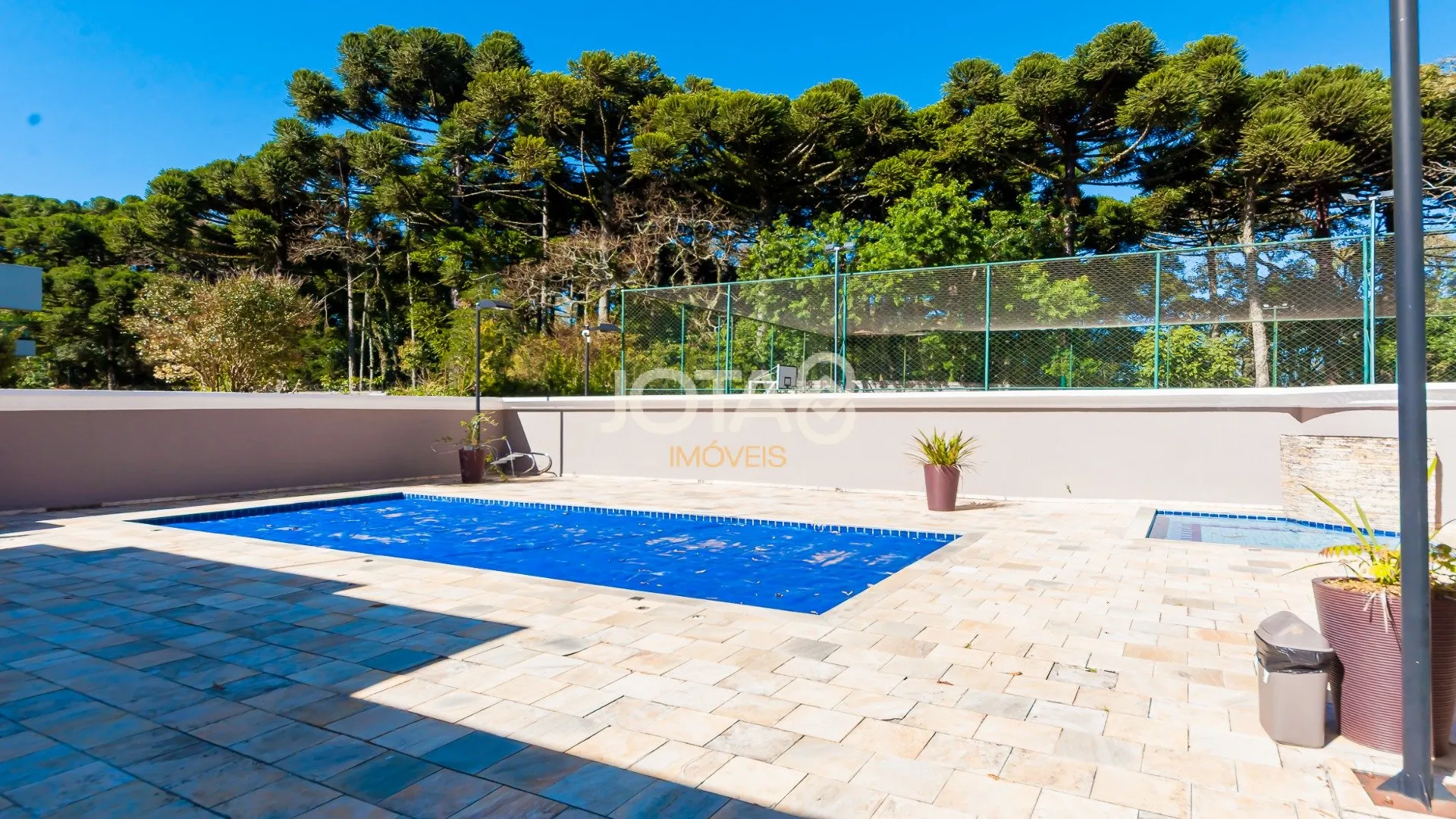 House with 3 bedrooms, 345 m² and 6 parking spaces — photo 59
