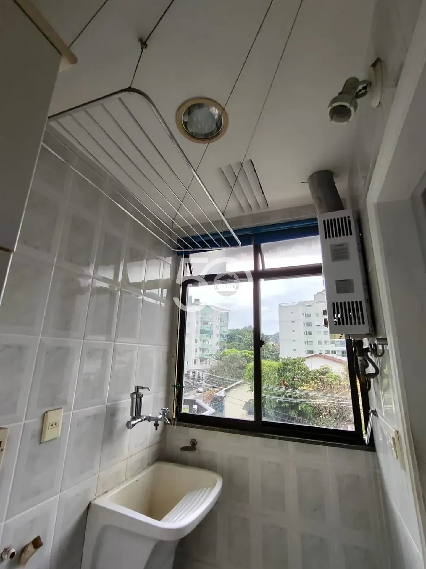 98 m² apartment with 3 bedrooms and 2 garage spaces — photo 36