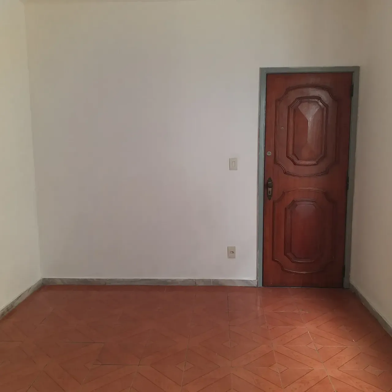 60 m² apartment with 2 bedrooms and a glass shower — photo 3