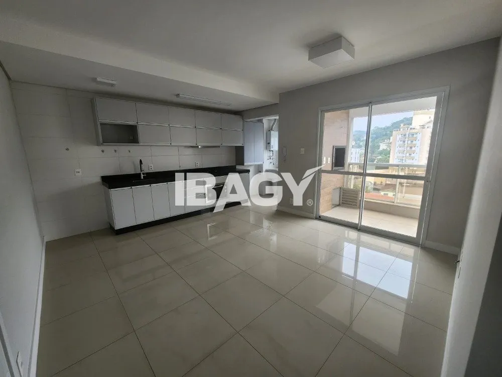 2-bedroom apartment in a building with a gym — photo 2