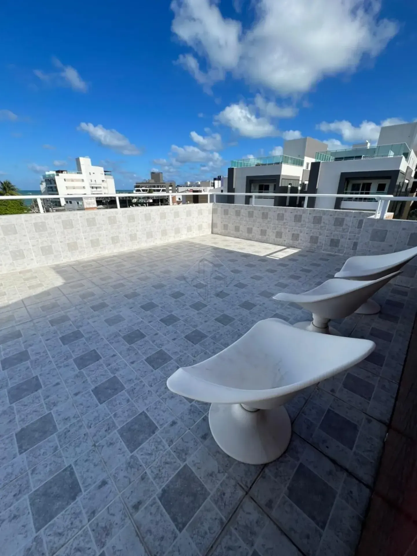Apartamento amueblado de 164 m² con 3 dormitorios y balcón