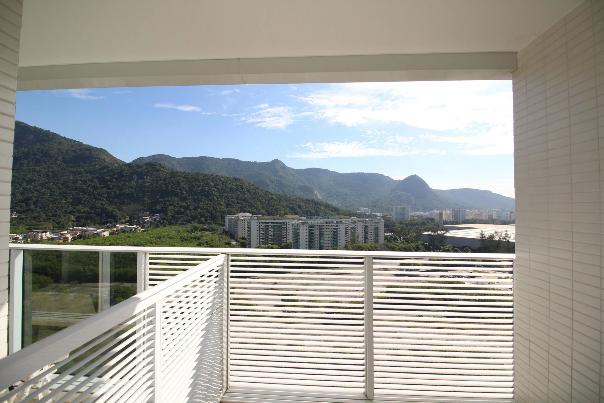 Apartamento de 2 quartos com janelas do piso ao teto — photo 31
